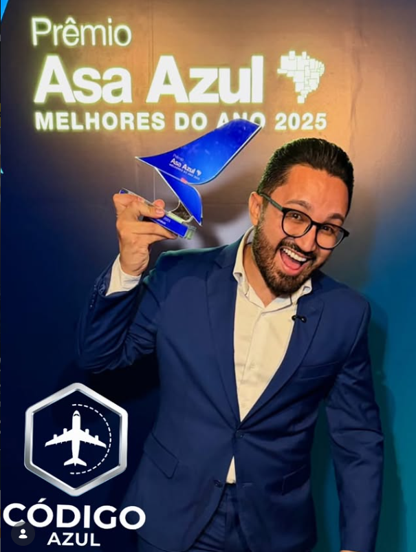 Bruno Robson Costa recebendo o Prêmio Asa Azul Melhores do Ano 2025 - Top 10 Agência Corporativa
